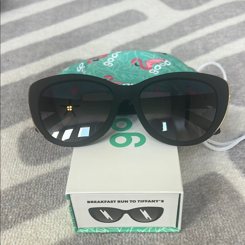 Elegant Black Sunglasses by Goo